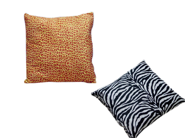 GS7433-Giraffe and Zebra(35x35cm)-Cushion